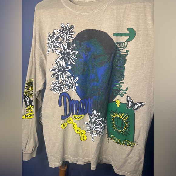 Urban Outfitters Global Hiatus Long Sleeve Dream Graphic Short Flowers Medium - Picture 3 of 7
